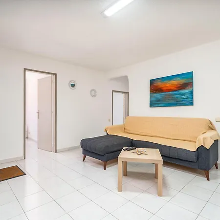 Isabel * カルヴォエイロ