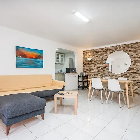 Isabel Apartment