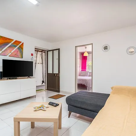 Isabel Apartment *
